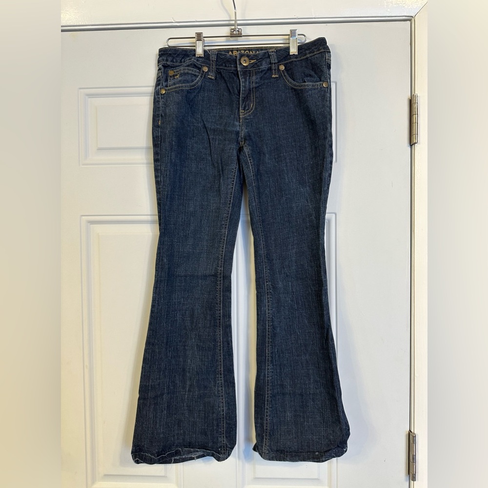 Ladies size 7 short Arizona dark wash bootcut jeans